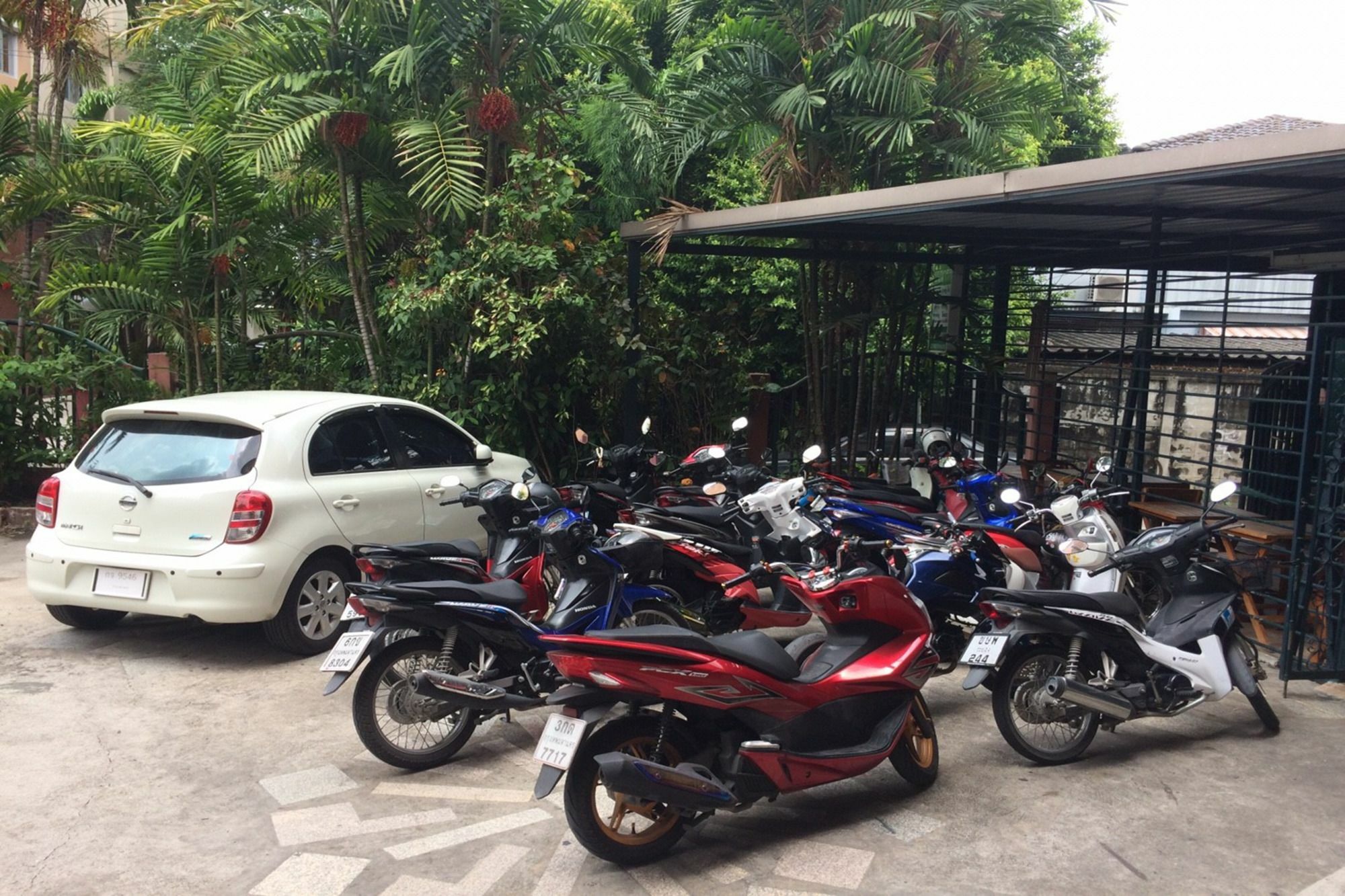Baan Khun Mae Apartment Bangkok Zewnętrze zdjęcie